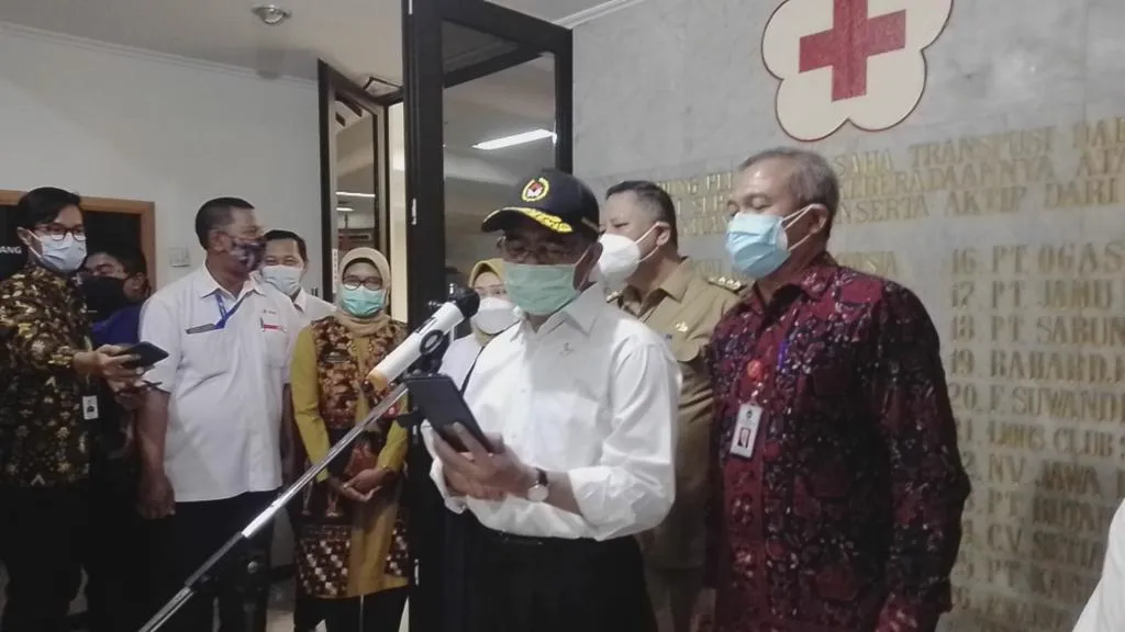 Akibat Kantong Plasma Terbatas, Menko Muhadjir Usahakan Pengadaan