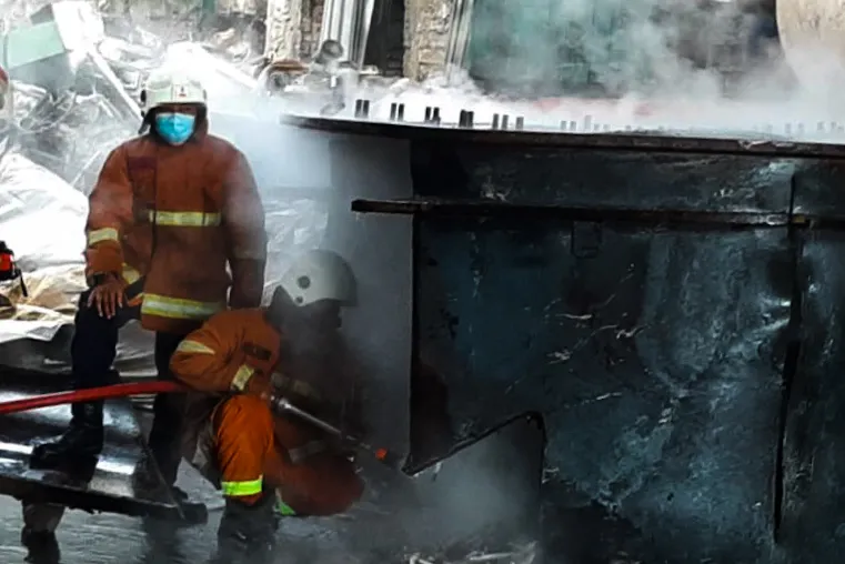 FOTO: Chiller Condenser Terbakar