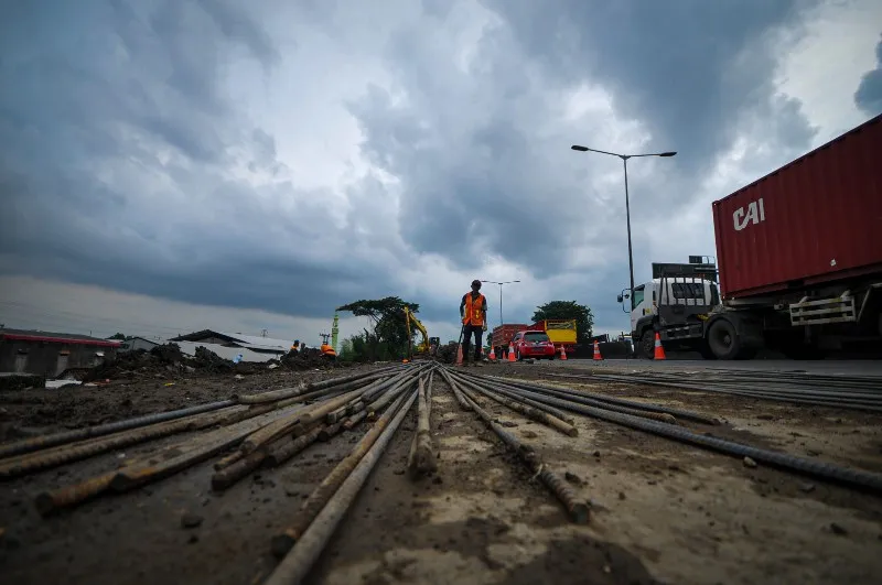 FOTO: Proses Pembenahan Jalan Tol Surabaya Gempol Ambles