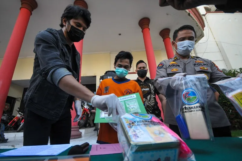FOTO: Polisi di Surabaya Ringkus Kurir Narkoba Jaringan Lapas
