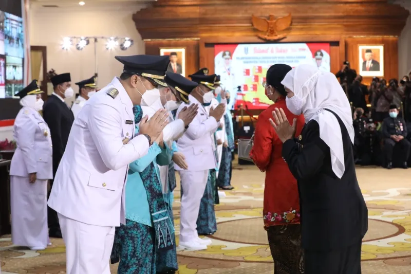 Gubernur Khofifah Resmi Lantik 17 Kepala Daerah di Jatim