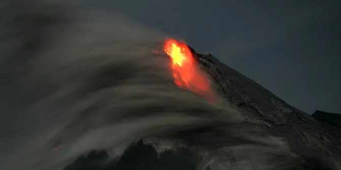 Merapi Masih "Marah", Lontarkan 12 Kali Guguran Lava Pijar