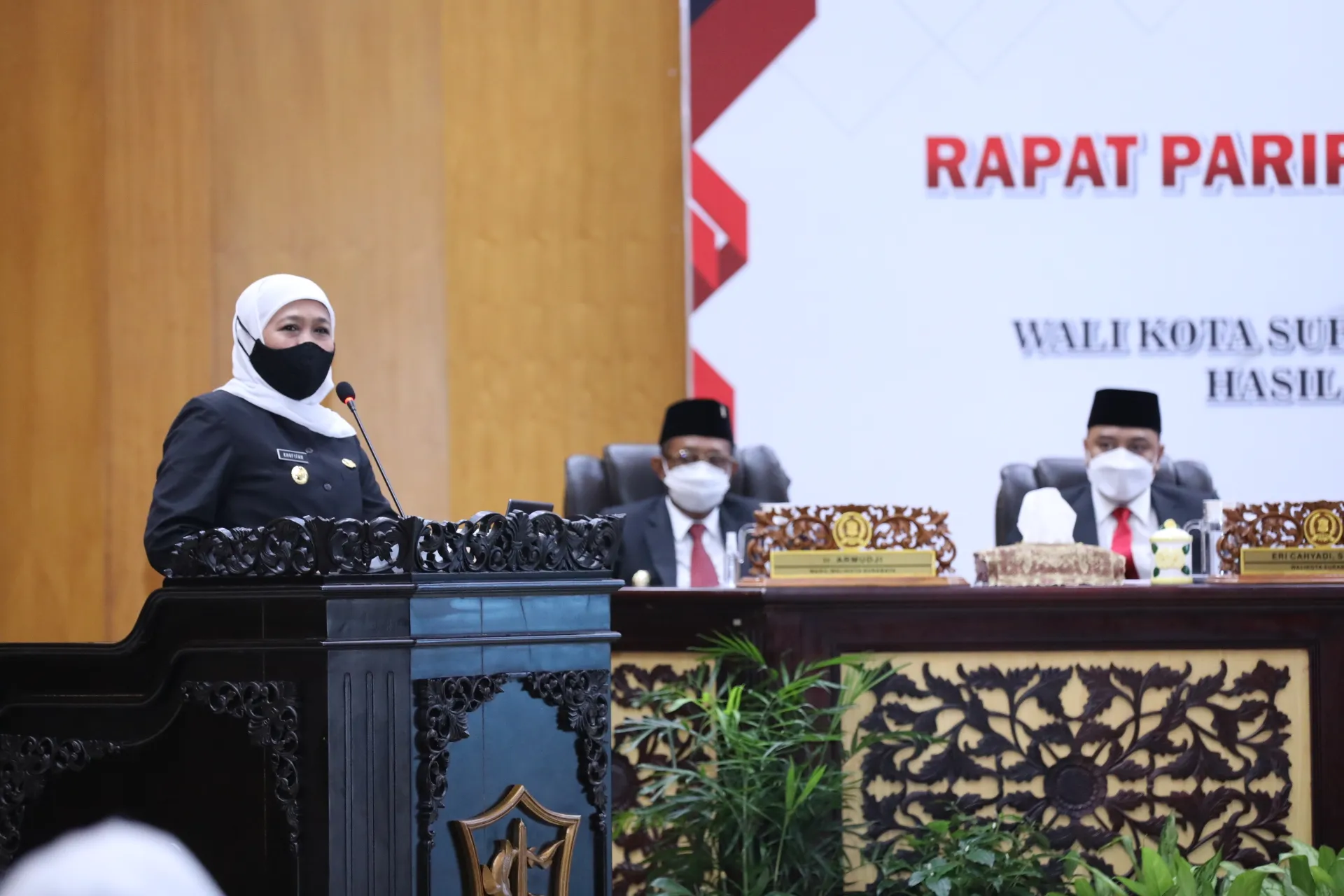 Gubernur Khofifah: PR Pemkot Surabaya Atasi AKI dan AKB