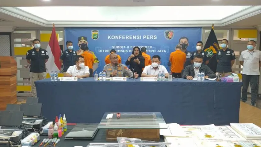 Modal Rp300 Ribu, Pengedar Dolar Palsu Untung Rp7 Juta per 1000 Lembar