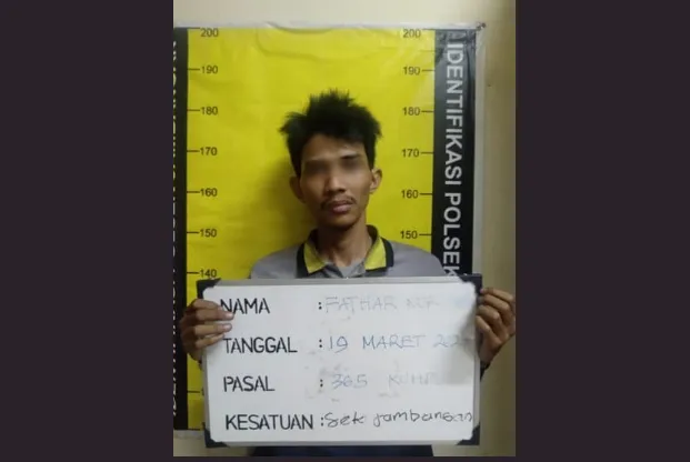 Sedang Asyik Mabar Game, Ponsel Cewek di Surabaya Ini Dirampas Maling