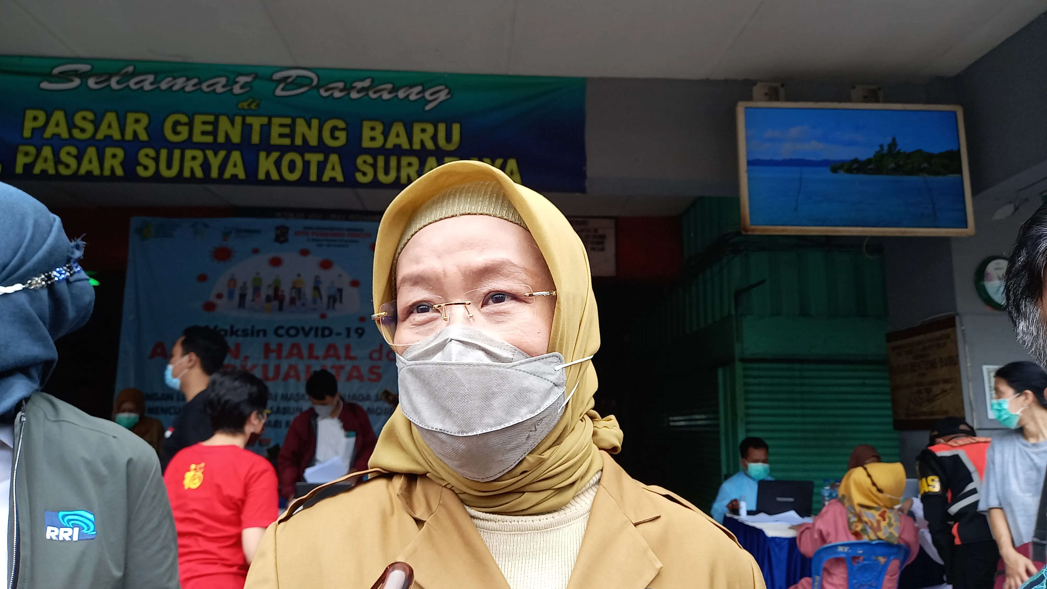 Selain Genteng, Pedagang di 30 Pasar Surabaya Juga Lakukan Vaksinasi