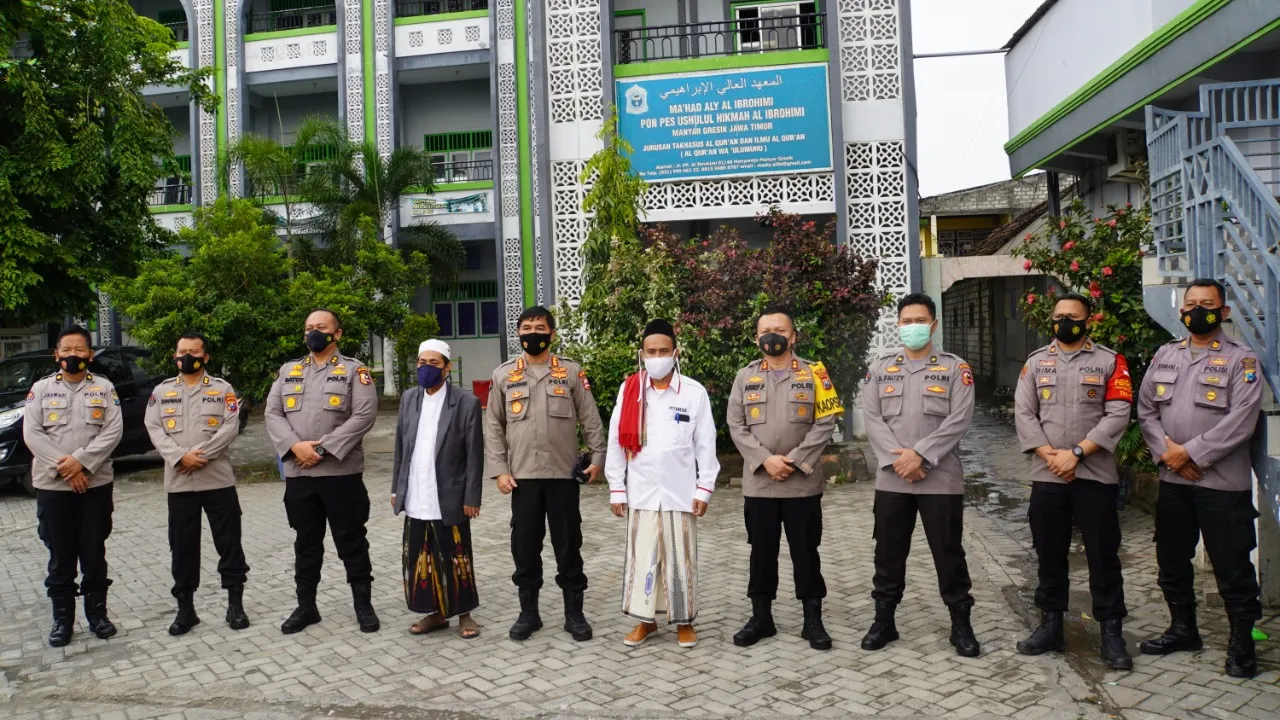 Demi Cegah Radikalisme, Divisi Humas Polri Sambangi Ponpes Gresik