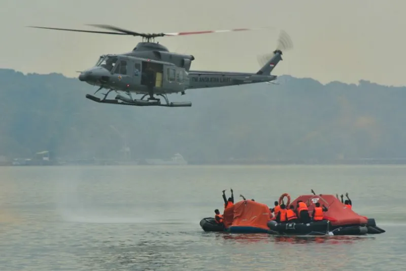 FOTO: Koarmada II Gelar Latihan Sea Survival