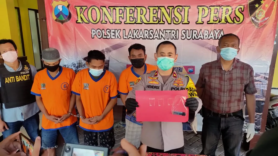 Saat Pesta Sabu di Rumah Kosong, 3 Pemuda Surabaya Digerebek Polisi