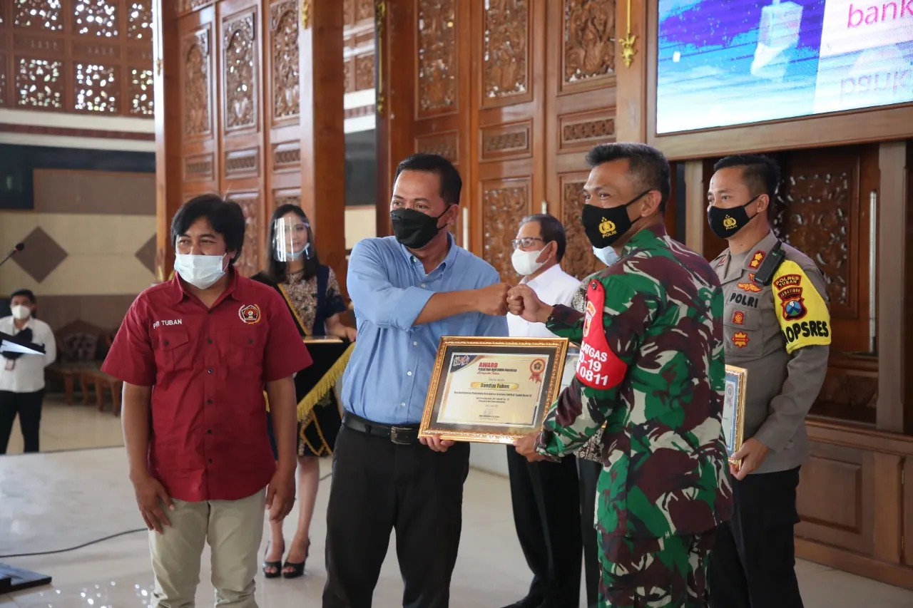Peringatan HPN ke-75, Korporasi di Tuban Dianugerahi Penghargaan