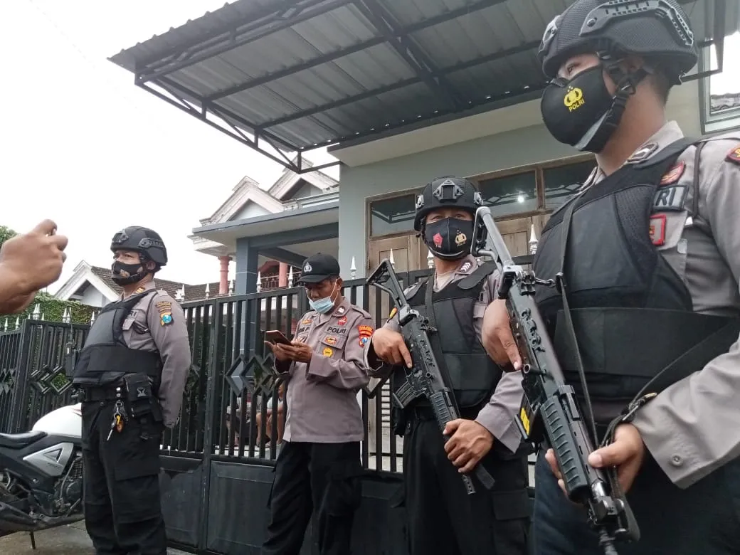 Densus 88 Tangkap Terduga Teroris di Tulungagung, Temukan 2 Pistol