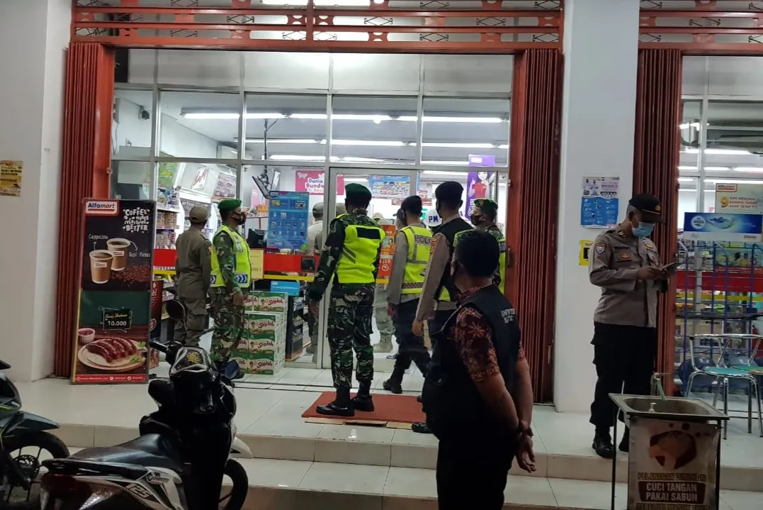 Toko-Toko di Jombang Masih Ada yang Langgar Jam Malam