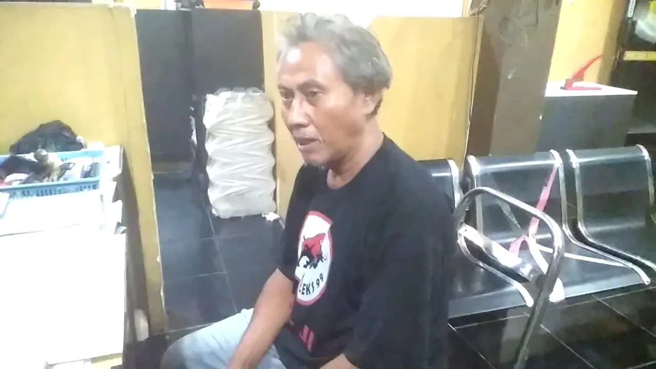 Tak Terima Ditagih Pulsa, Pria ini Bacok Tetangga dengan Celurit