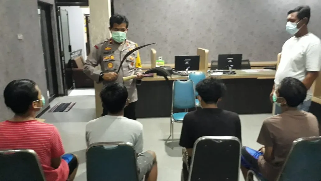Berawal Saling Ejek di Facebook, ABG Surabaya Dicelurit Kelompok Geng
