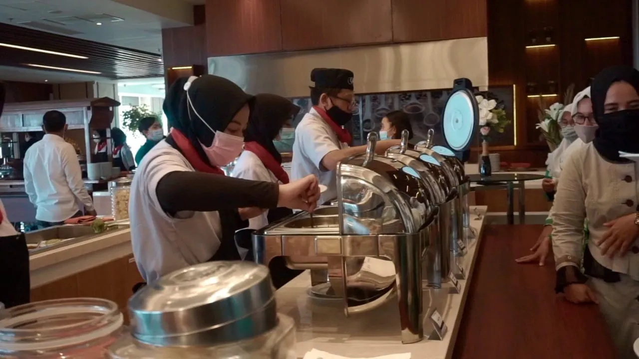 Kuliner Tradisional Kolak Ayam Gumeno Masuk Hotel Berbintang