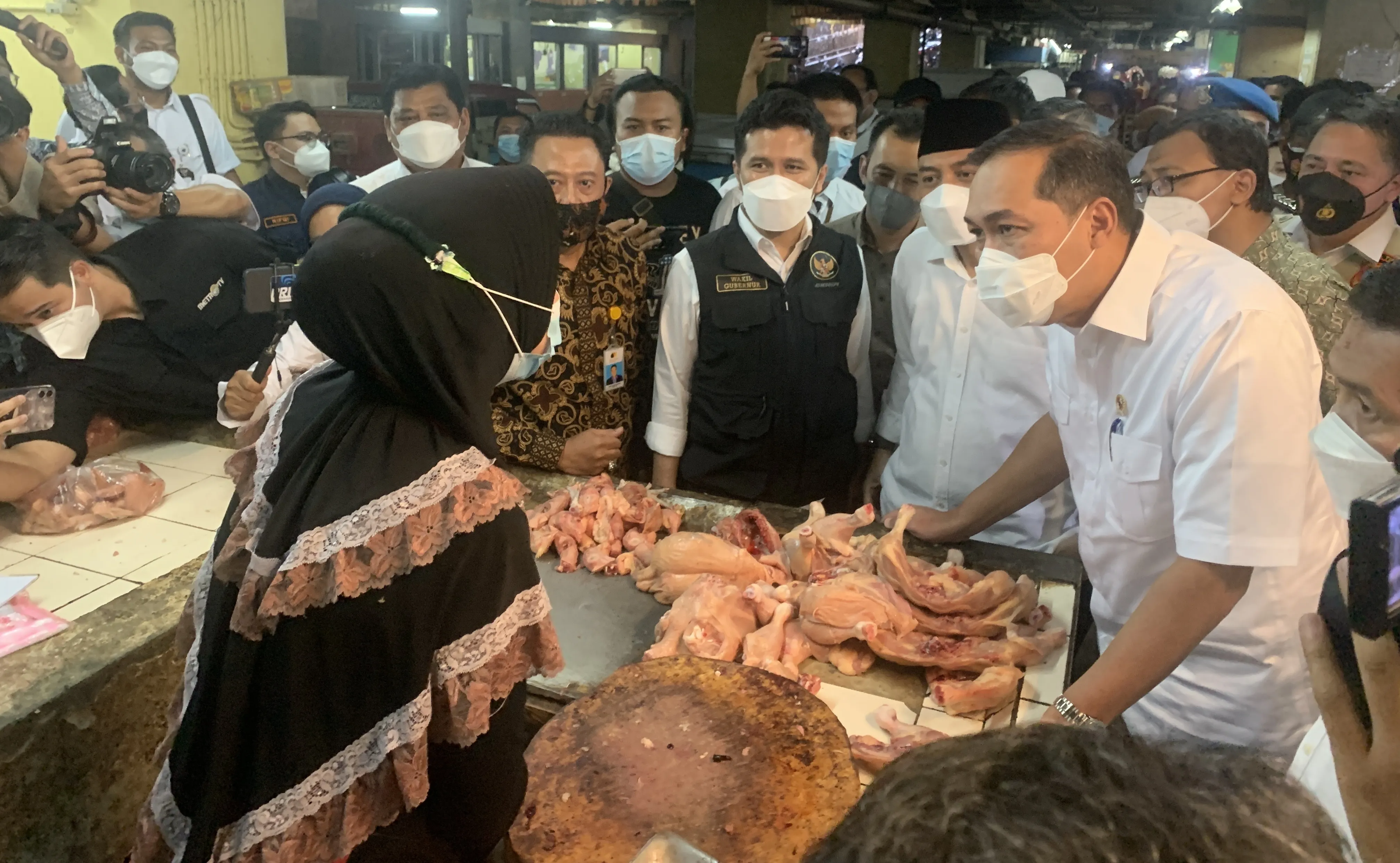 Daging Ayam Mahal, Menteri Perdagangan Disambati Pedagang Wonokromo