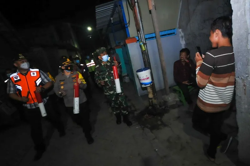 FOTO: Polsek Wonocolo Gelar Patrol Sahur