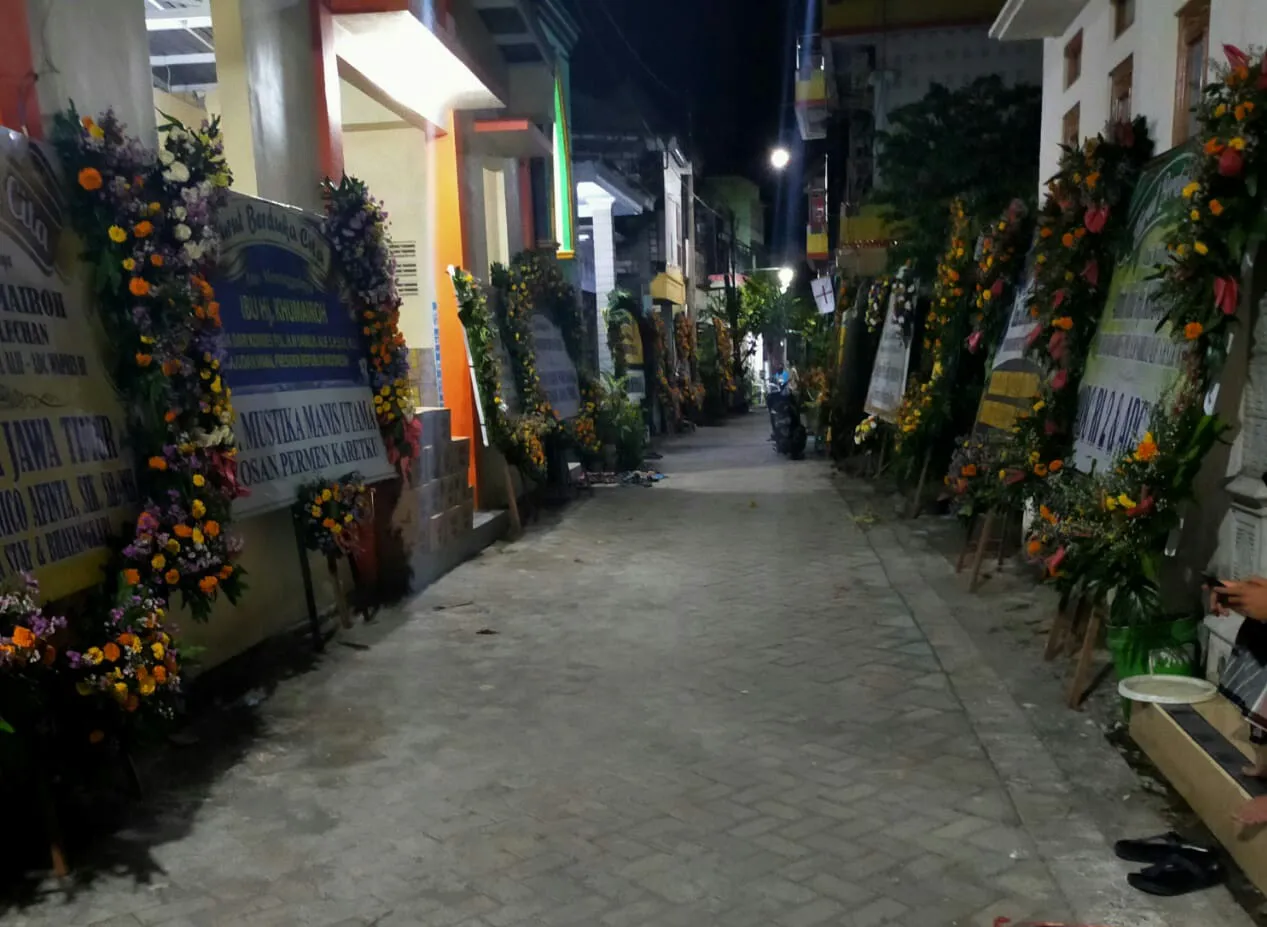 Ibunda Ajudan Ma'ruf Amin Wafat, Rumah Duka Dibanjiri Karangan Bunga