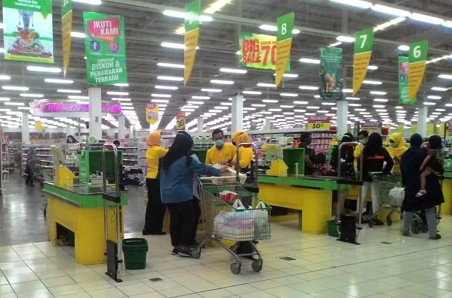 Jelang Penutupan Giant, Karyawan Tak Siap Jadi Pengangguran
