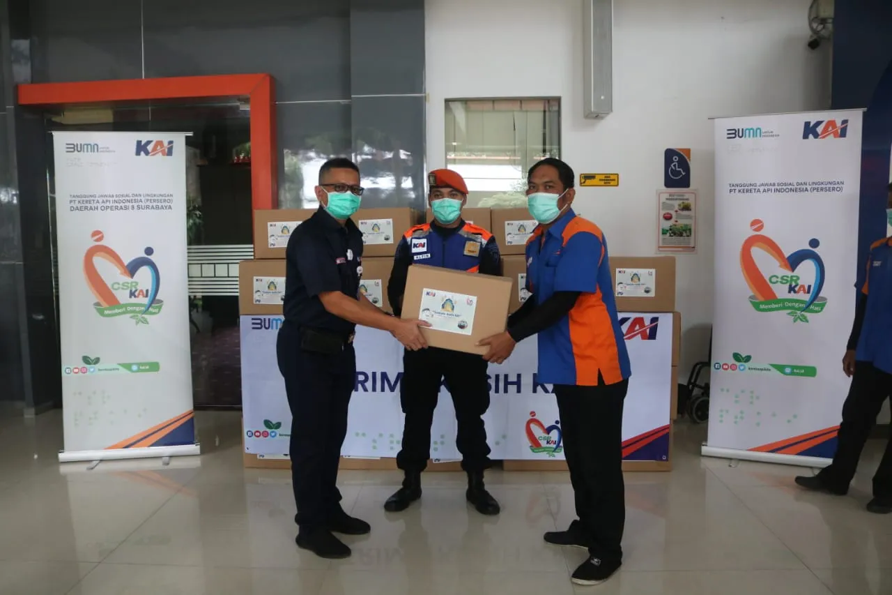 Sambut Idul Fitri, KAI Hadiahi Rp 328 Juta untuk Porter Stasiun