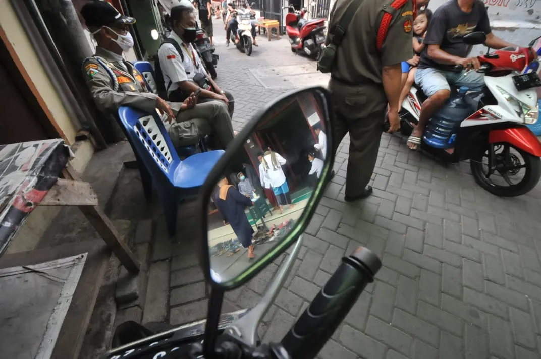 Masjid Ibrahim Surabaya Dijaga Polisi dan Banser, Ini yang Terjadi