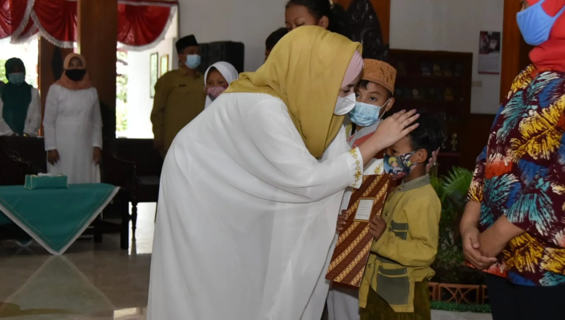 Istri Bupati Trenggalek Ajak Berfikir Positif Hadapi Musibah