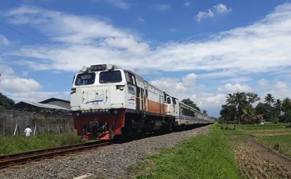Pria Mabuk Tewas Disantap Kereta Api di Perlintasan Larangan Sidoarjo