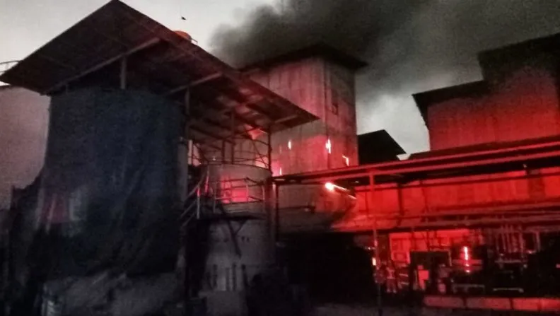 Pabrik Minyak Goreng di Surabaya Terbakar, Begini Kesaksian Warga