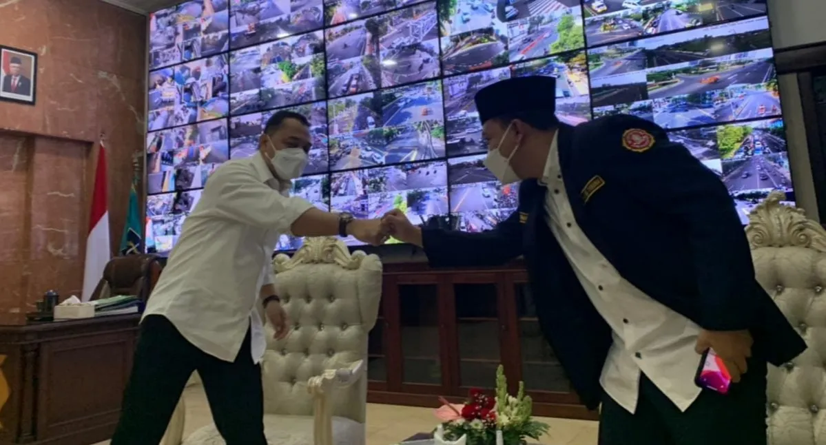 Datangi Balai Kota, Putra Tri Rismaharini Tagih Janji Eri Cahyadi