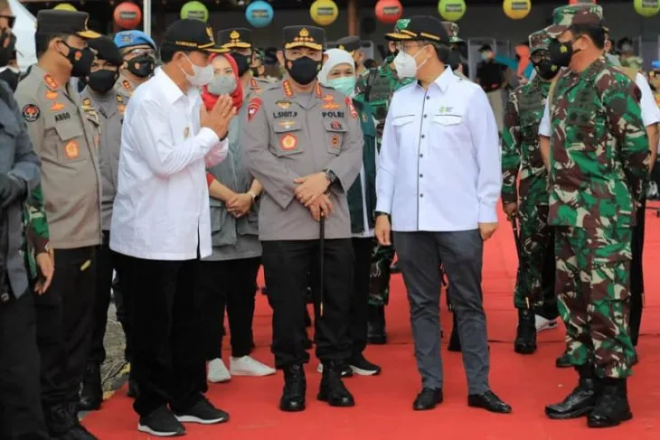 Kapolri, Panglima TNI, dan Menkes Tinjau Vaksinasi Massal di Madiun