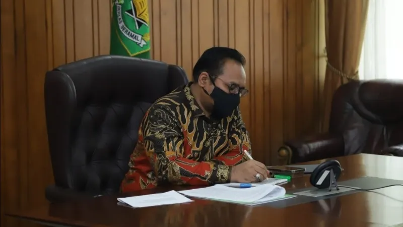 Menag Yaqut Pimpin Sidang Isbat Awal Zulhijah 1442 H secara Daring untuk yang Pertama Kalinya