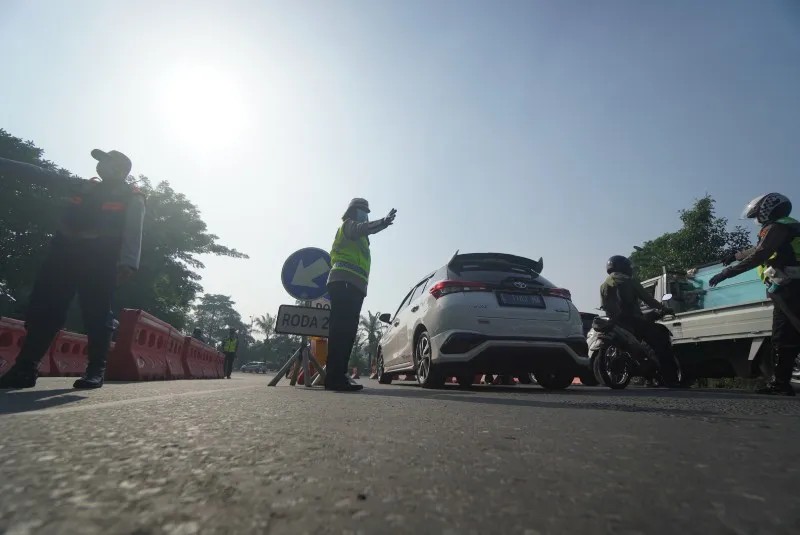 FOTO: Penyekatan PPKM Darurat di Surabaya