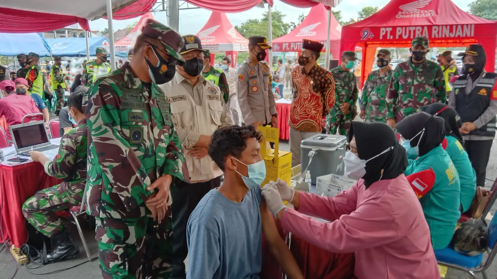 Pantau Pelaksanaan Serbuan Vaksin, Danrem Optimis Bisa Menekan Penyebaran Covid-19
