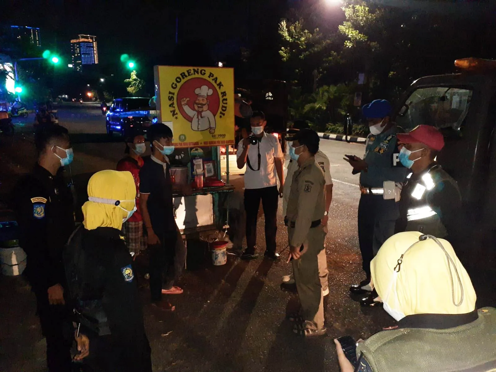Gencar Edukasi Aturan Makan di Tempat selama PPKM Level 4, Kasatpol PP Surabaya: Masalahnya Menghitung 20 Menitnya
