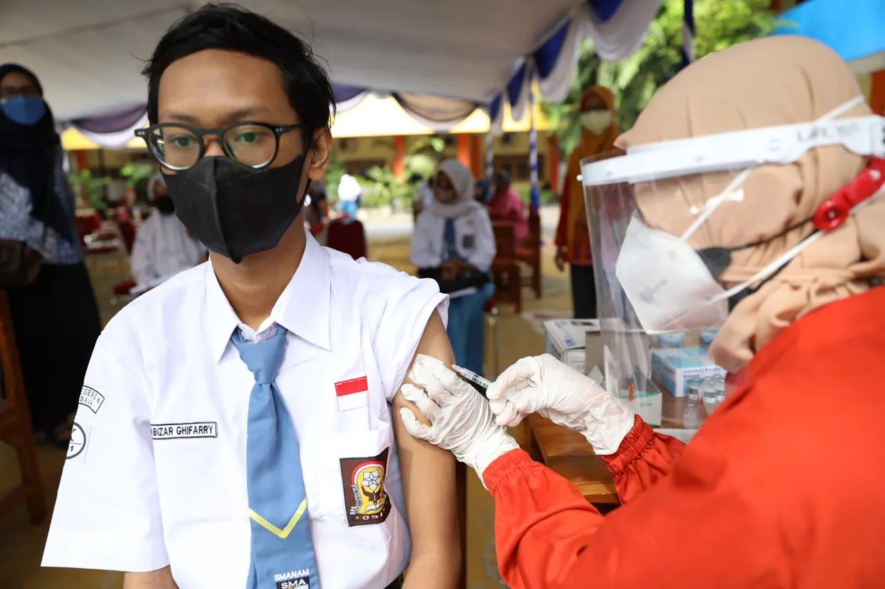 1,3 Juta Anak SMA, SMK, dan SLB Jawa Timur jadi Sasaran Vaksinasi Pelajar