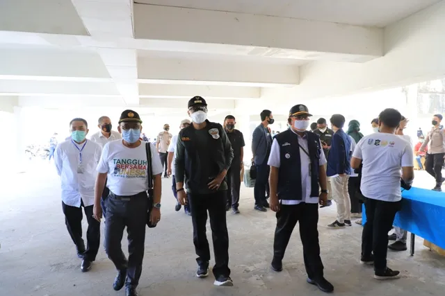 Tinjau Vaksinasi Covid-19 di Unesa, Wali Kota Eri Cahyadi Pastikan terus Kejar Herd Immunity di Surabaya