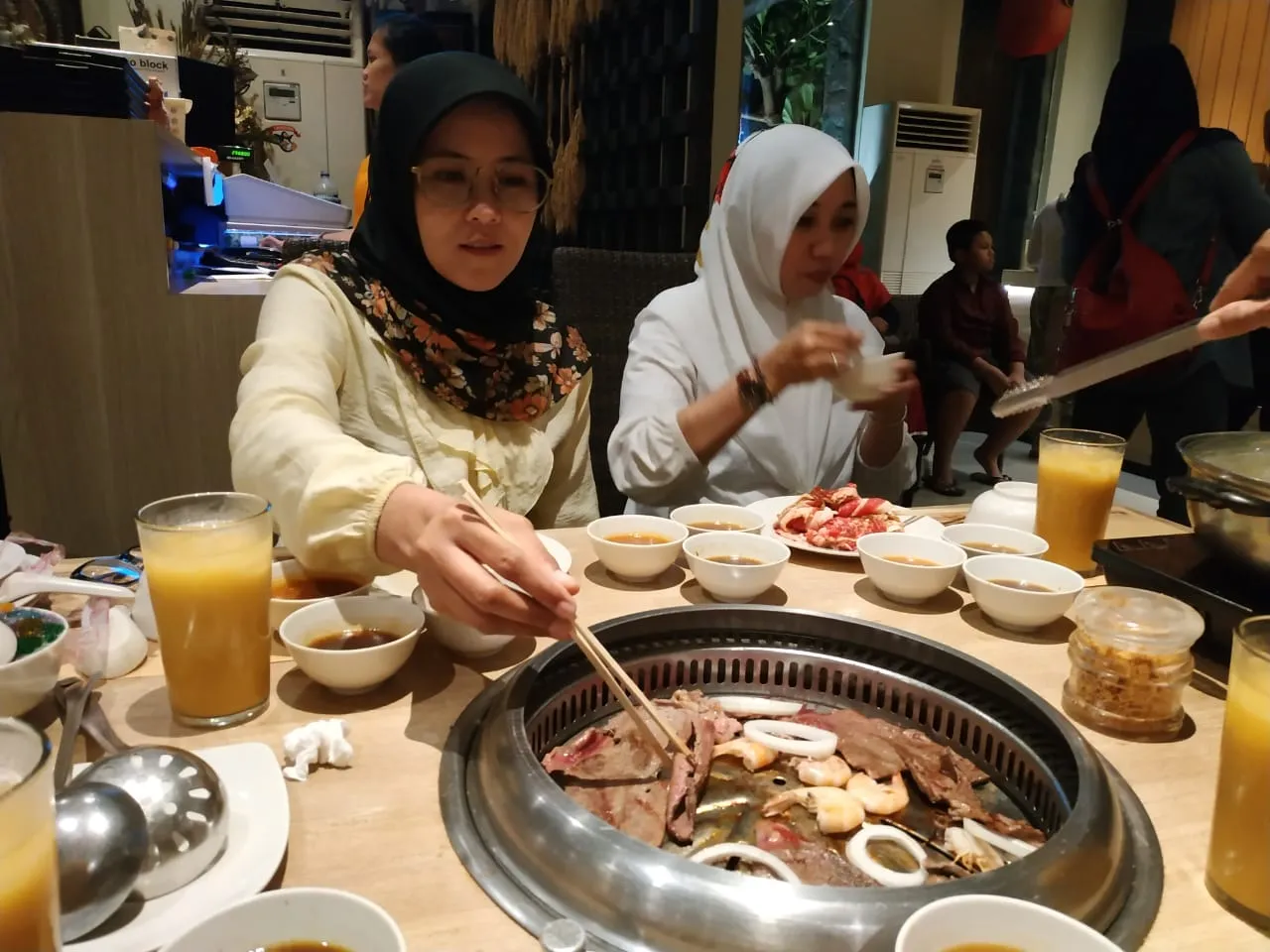 Akhirnya! Usaha Kafe dan Restoran boleh Makan di Tempat, Simak Aturan Lengkapnya