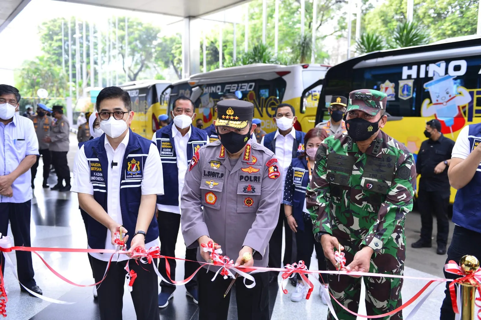 Sasar Warga Tak Terjangkau, Kapolri Lepas 34 Bus Vaksinasi Keliling
