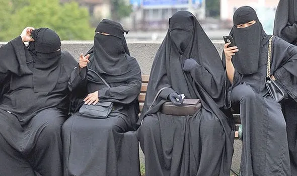 Taliban Berjanji Perempuan Afganistan tak Wajib Kenakan Burqa, tapi Harus Begini