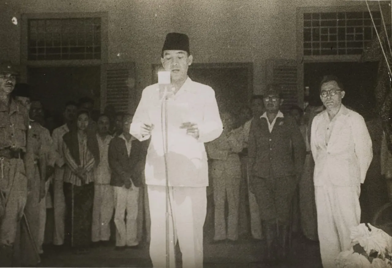 Sejarah Teks Proklamasi Kemerdekaan Indonesia, Semangat Golongan Muda, Kebijakan Kaum Tua, dan Euforia Rakyat