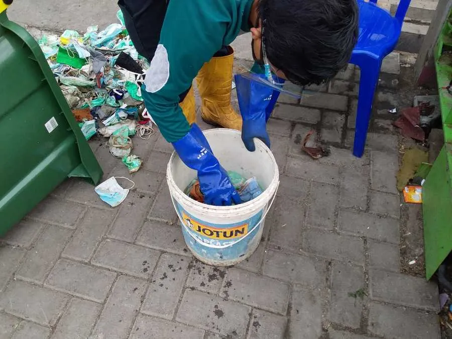 Sampah Masker hampir 1 Ton per Bulan , Begini Cara Pemkot Surabaya Menanggulanginya