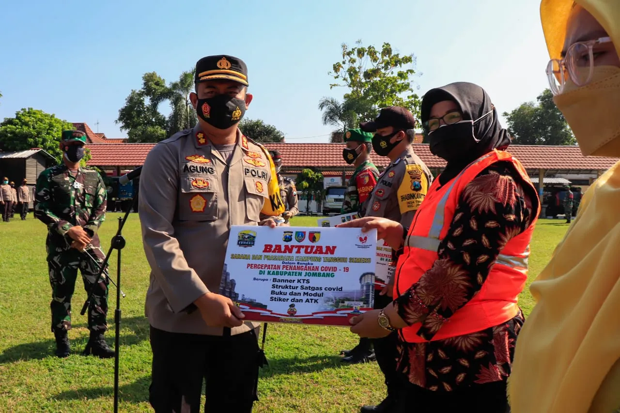 182 Kampung Tangguh Semeru Terima Bantuan dari Polres Jombang