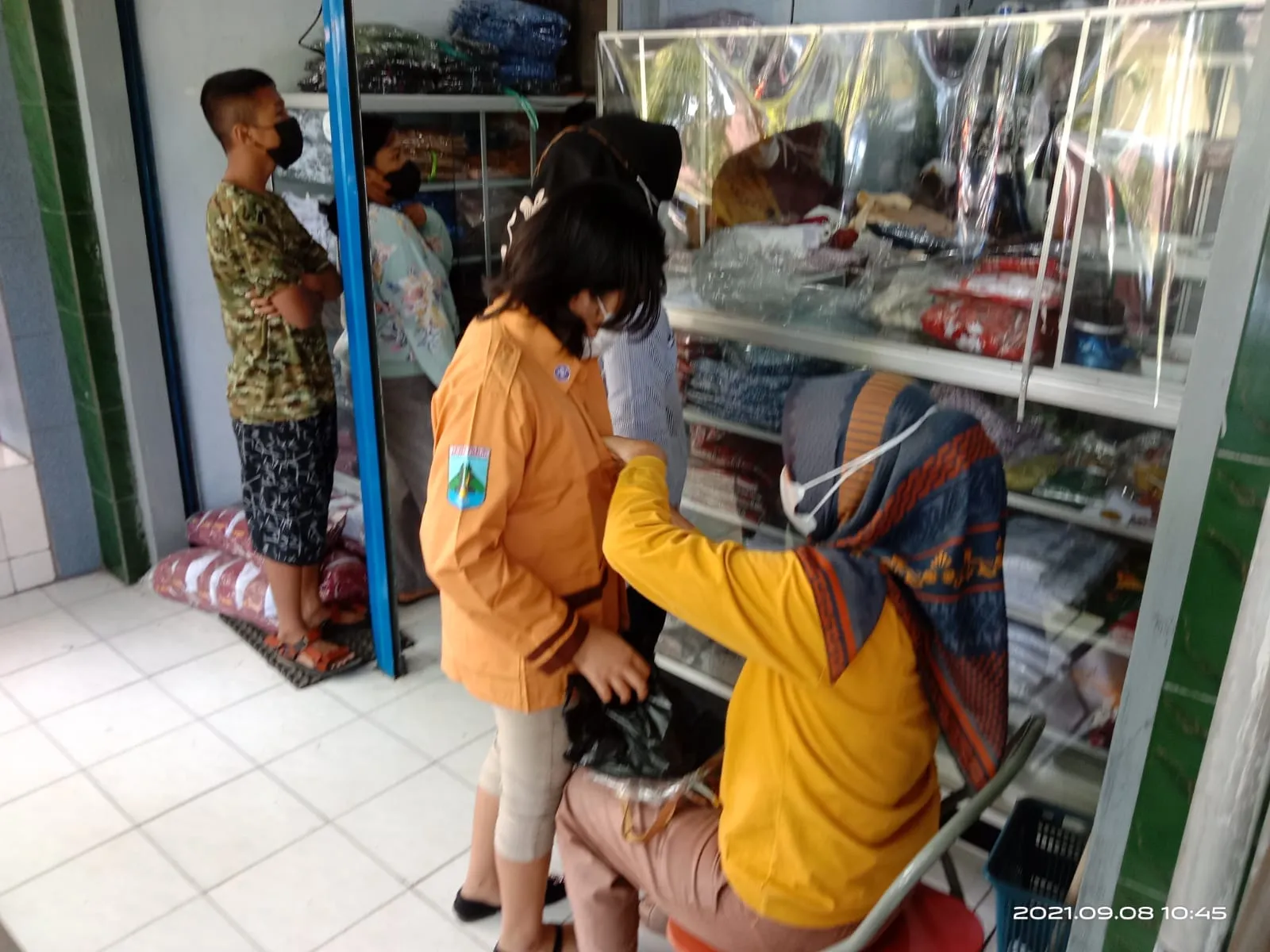 Pembelajaran Tatap Muka di Tulungagung Dimulai, Pedagang Seragam Banjir Rejeki, Orang Tua Suka Cita