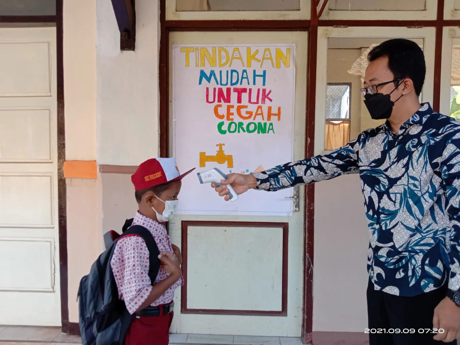 Siswa Terlambat hingga Salah Masuk Kelas, Begini Kejadian Menggelitik pada Hari Pertama Sekolah Tatap Muka