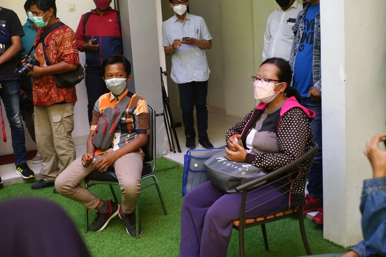 Warga Surabaya Mengadu ke Wawali Armuji, Diterima Jalur Mitrawarga tapi Tetap Diminta Bayar Seragam