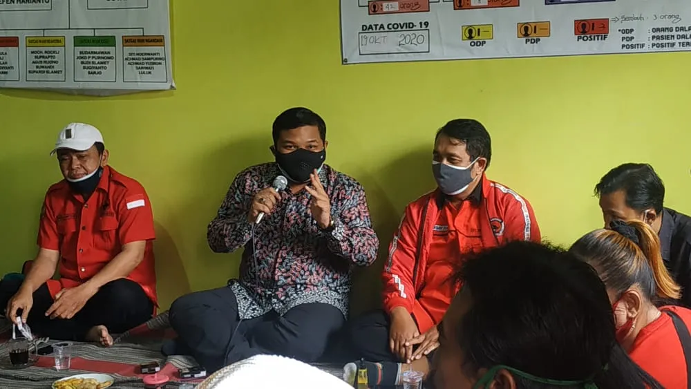 Serahkan Program Indonesia Pintar di Asemrowo, Wakil Sekretaris DPC PDIP: PDI Perjuangan Surabaya selalu bersama Rakyat