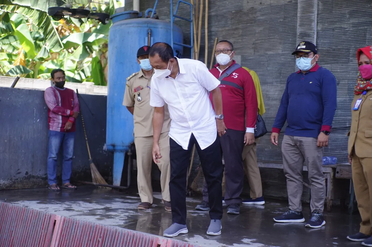 Pemkot Surabaya Gencar Keruk Saluran jelang Musim Hujan, Wawali Armuji Turun Langsung di Lapangan