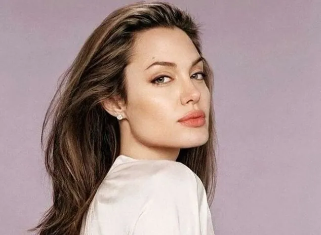 Angelina Jolie Bongkar Alasan Perceraiannya dengan Brad Pitt, KDRT dan Pelecehan Harvey Weinstein