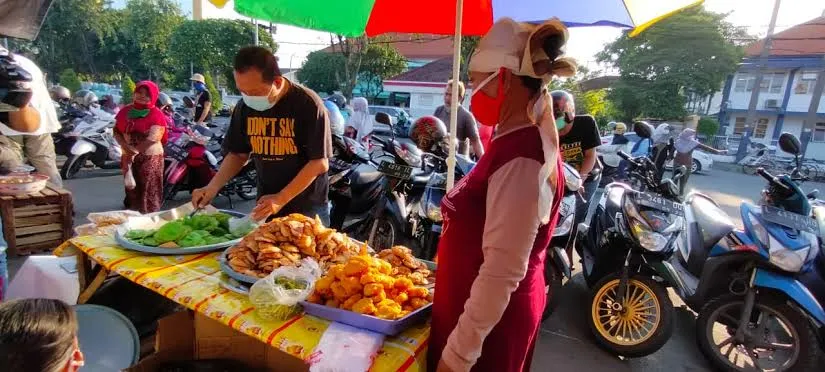 Wali Kota Surabaya: Ada Pedagang Ramai Pembeli jangan Diobrak, tapi ...