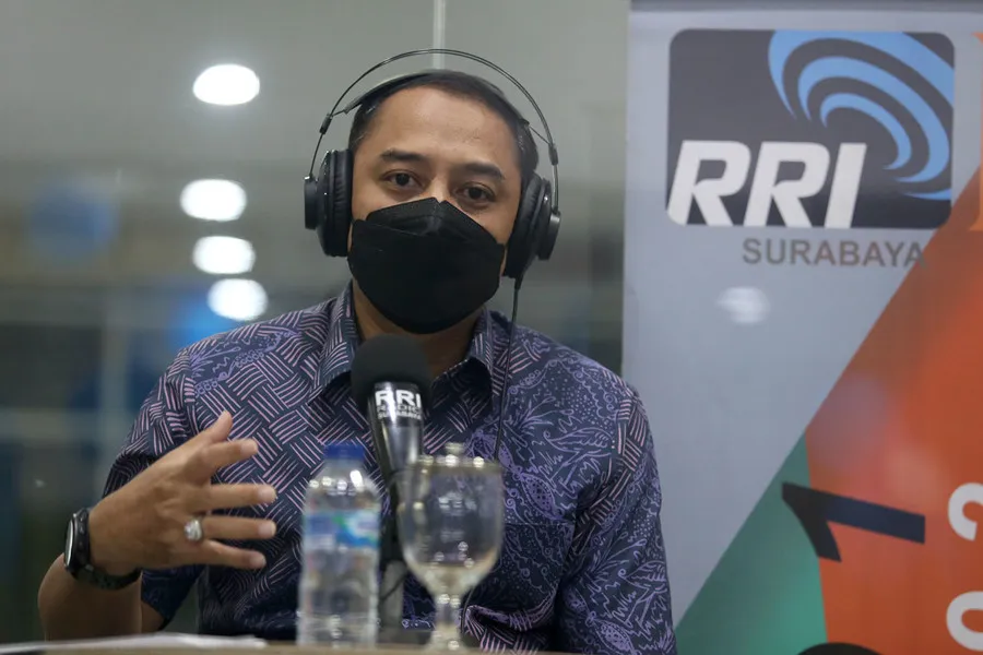 Jadi Pembawa Berita pada HUT RRI ke-76, Wali Kota Surabaya Eri Cahyadi: Ndredeg, Takut Kecekluk
